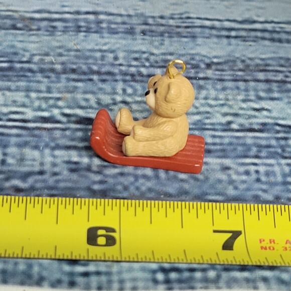 Vtg 1990 Hallmark Miniatures (Going Sledding) keepsake Christmas ornament bear - Picture 5 of 7